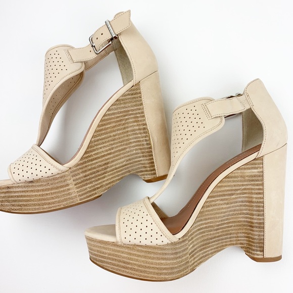 Gianni Bini Byrklee Leather Perforated Wood Wedges - Picture 6 of 8